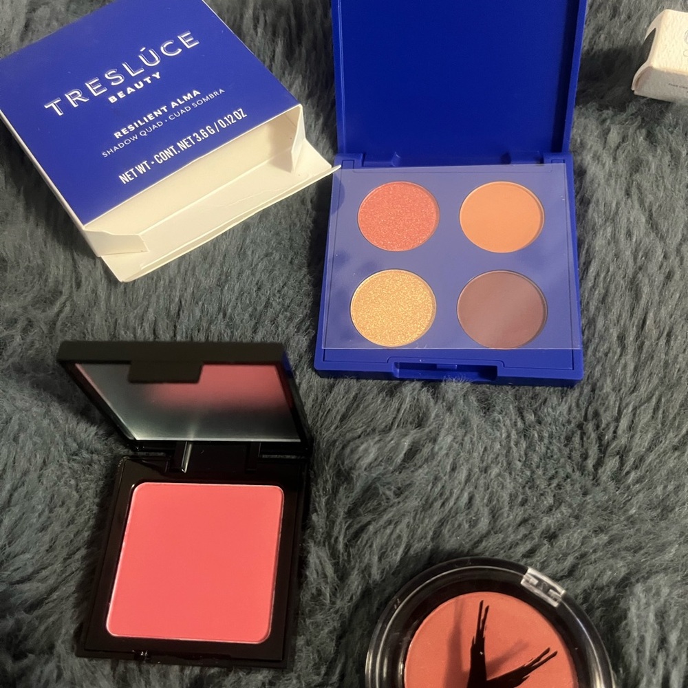 Bundle of makeup - Picture 3 of 4